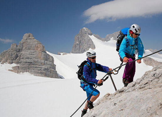 Ob gemütliche Klettersteige, oder anstrengende und Ausgesetzte - in Schladming-Dachstein findet jeder seine Herausforderung